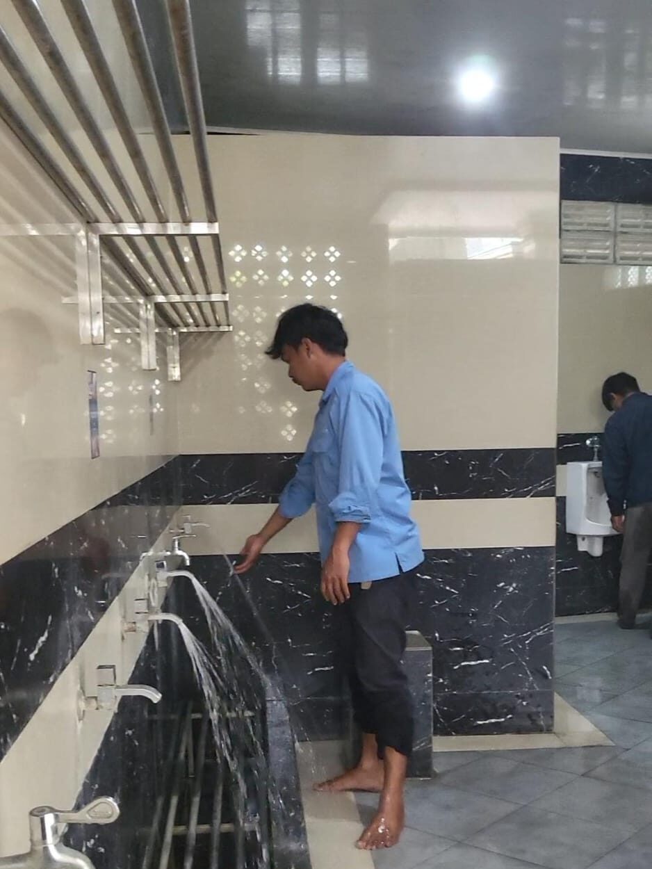 jasa pembersihan pipa Surabaya oleh teknisi profesional Water Pipe Cleaner